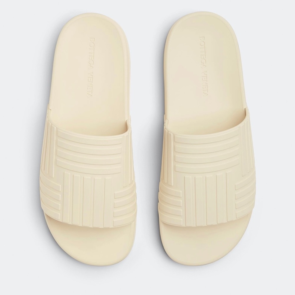 NWT Bottega Veneta Rubber Carpet Pool Slides